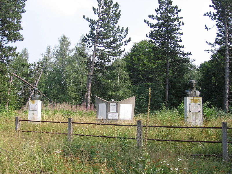 Споменици ратницима у Млачишту и Баинцу погинулим у I и II светском рату