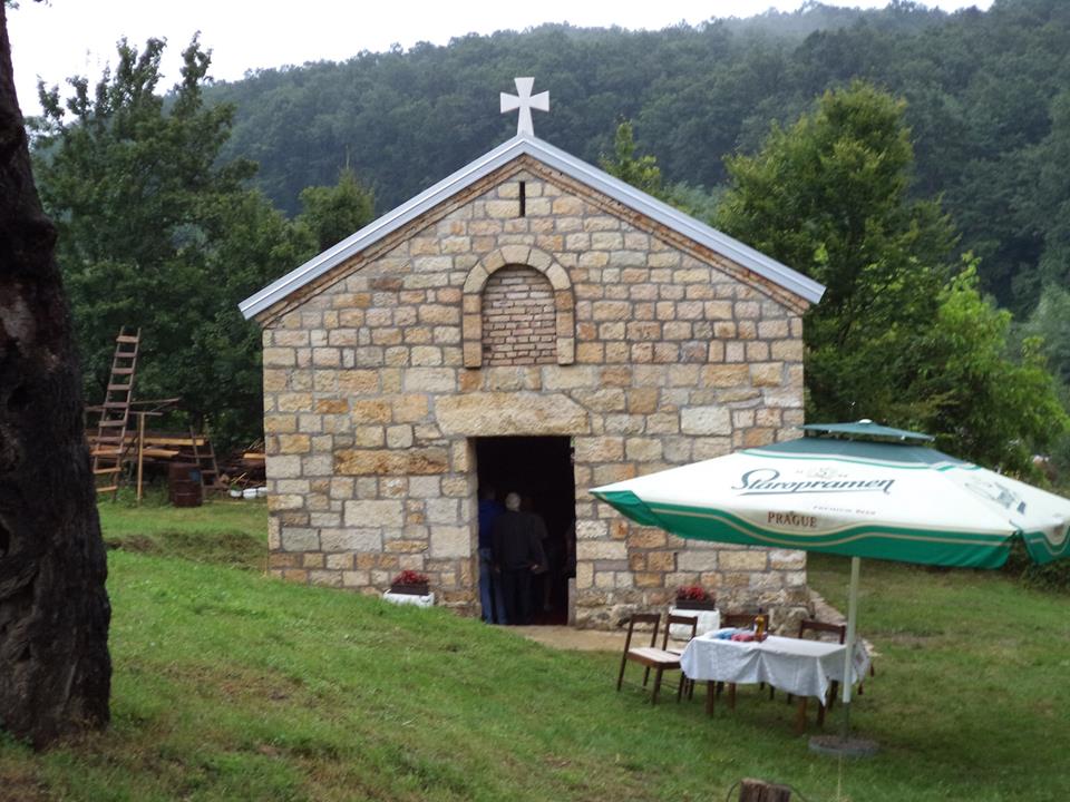 Обновљена црква из XV века посвећена Св. деспоту Стефану Лазаревићу у селу Бабе  (фото Горан Крчо)