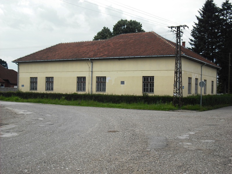 Школа у Стражи (фото: www.straza.net)