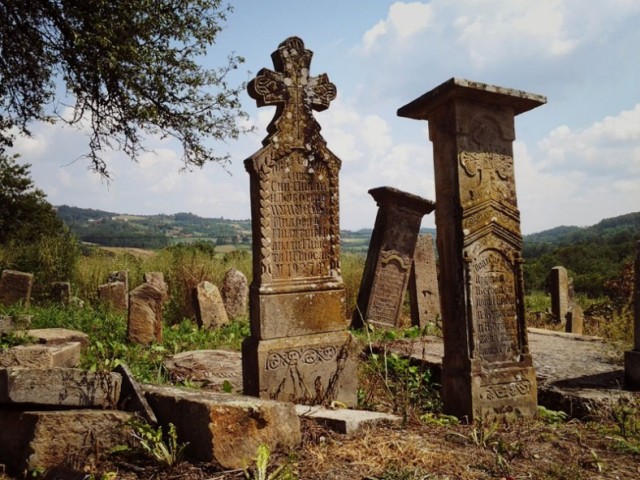Groblje u selu Ozrem. Foto Lazar Kovačević (Politika)
