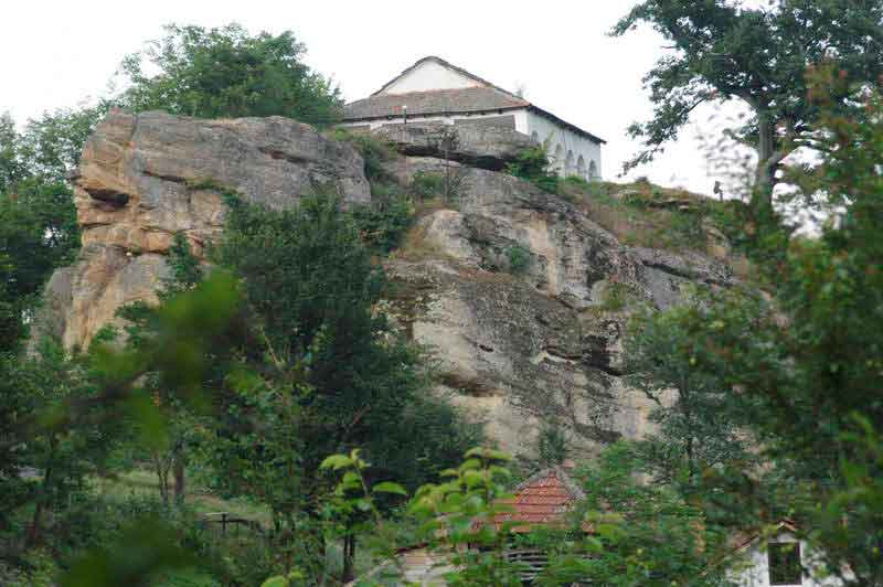 Манастир Богородичино успење, село Мртвица (фото www.vladicinhan.org.rs)