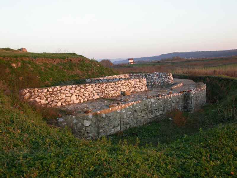 Kostol,-Trajanov-most